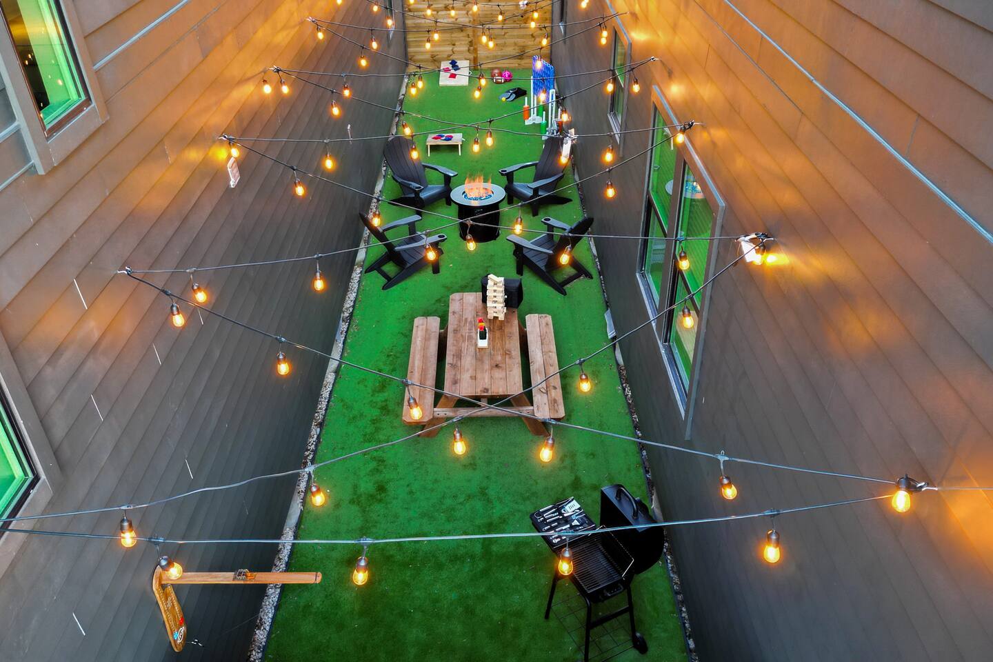 Luxury 8BR Retreat | 4 Private Suites Near DT HTX