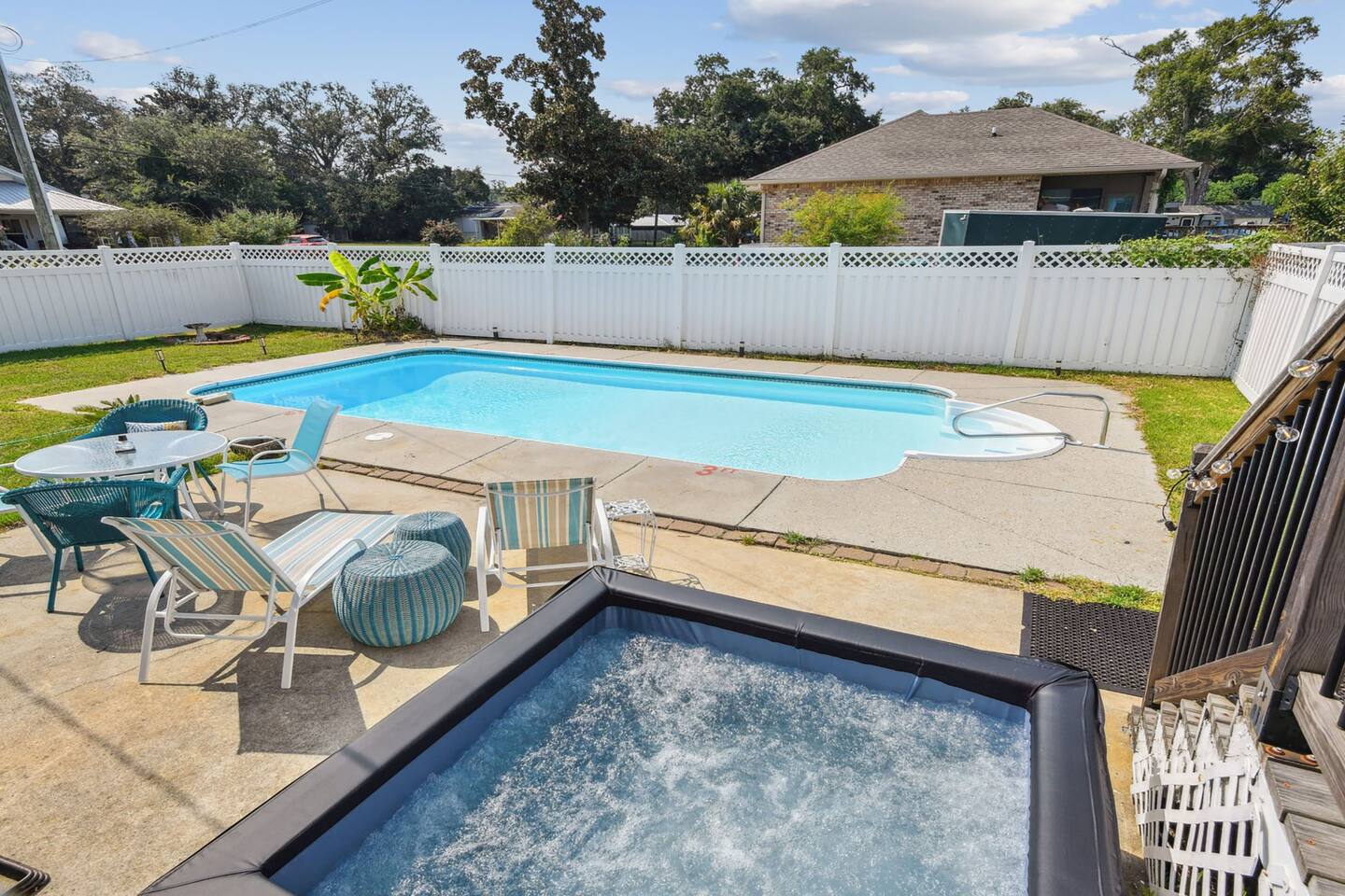 Pool oasis/spa & walk to beach! Downtown in 3 min