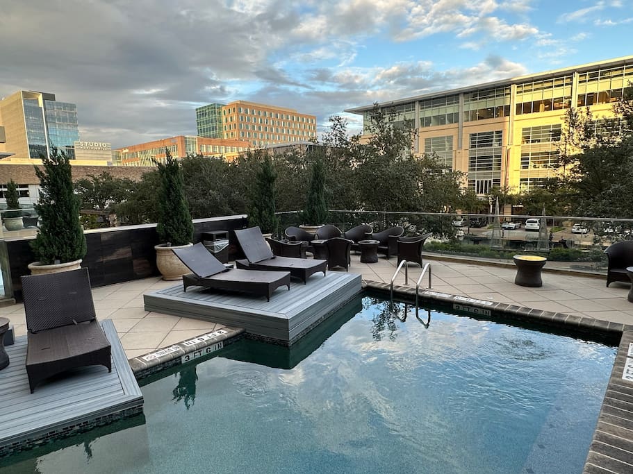 Luxurious Apt Fully Furnished!