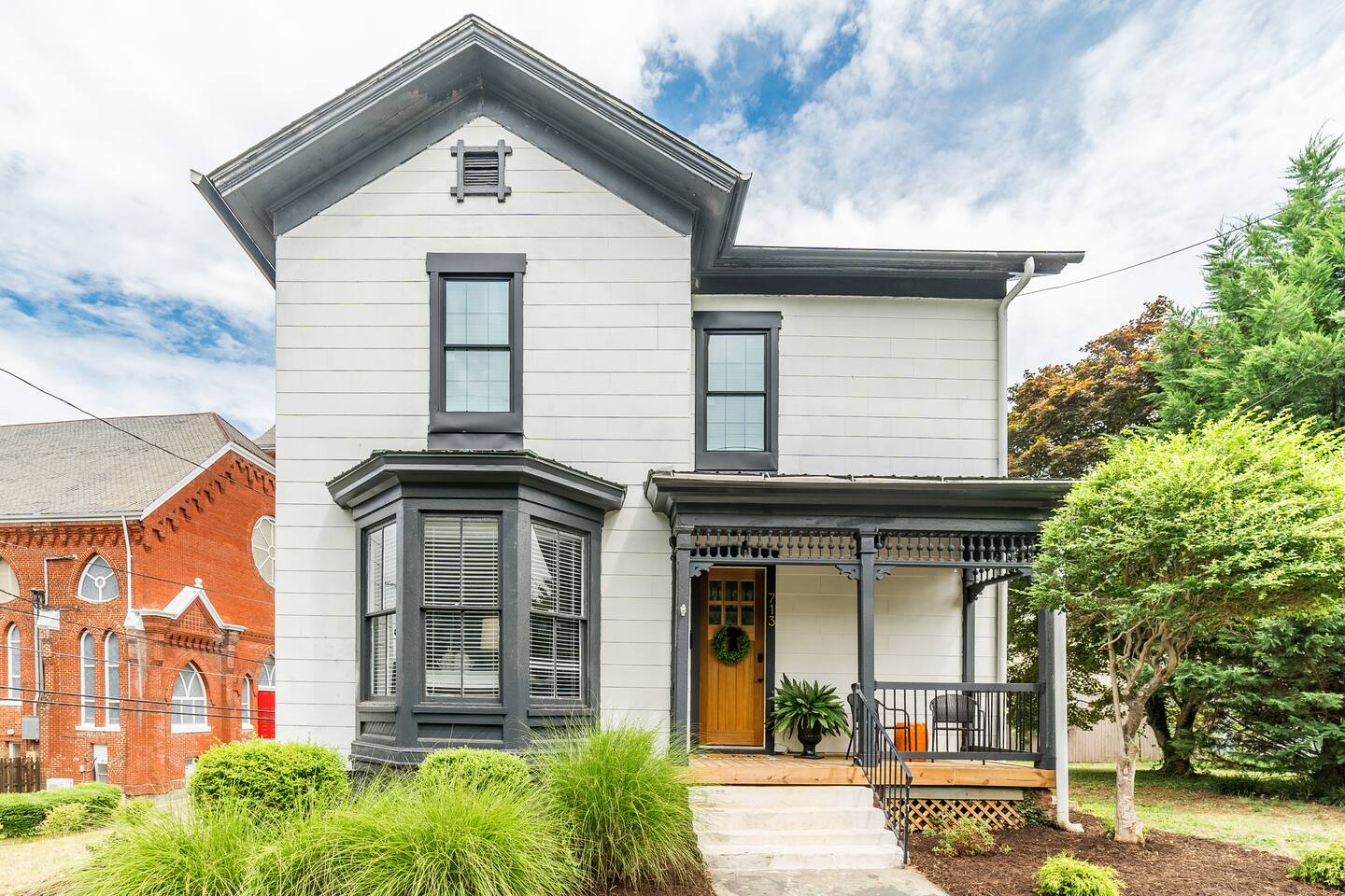 Charming Walkable Downtown Getaway w/ Coffee Bar!