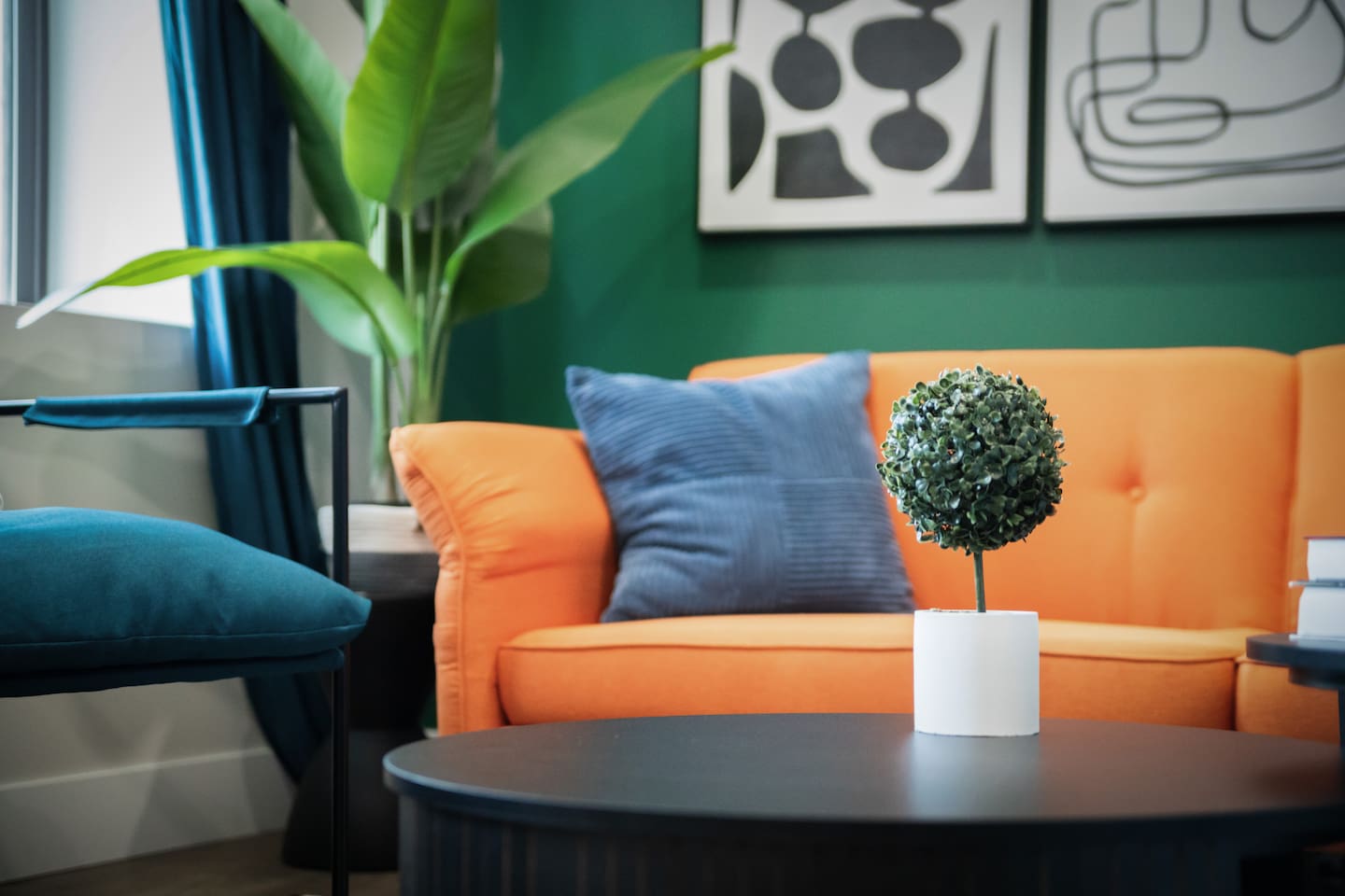 Stunning 2Br-1B Apt+Mins to Zoo& D/T+HD Projector