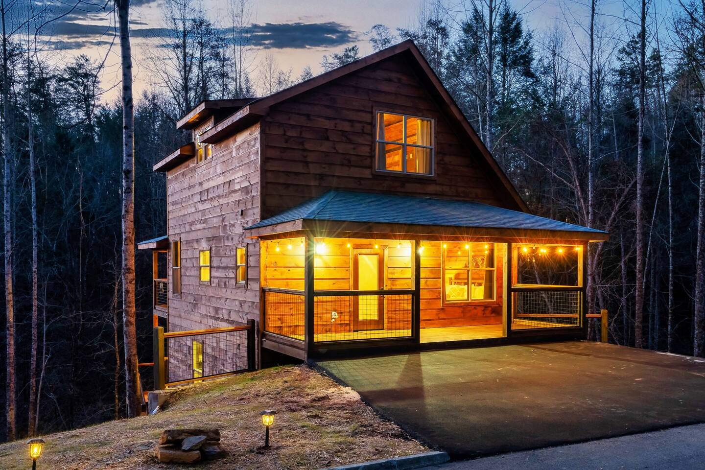 Family Cabin Near Pigeon Forge | Hot Tub + 2 Kings