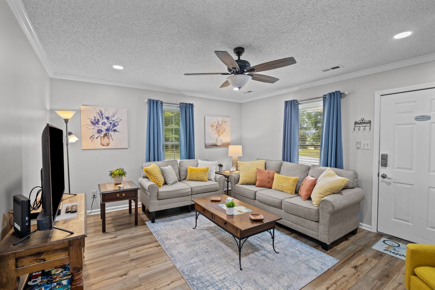 3BR Retreat with King Suite and Pet-Friendly with Fully Fenced Yard