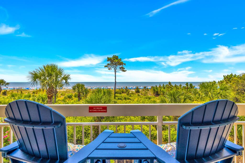 Oceanfront Villa with King size bed!