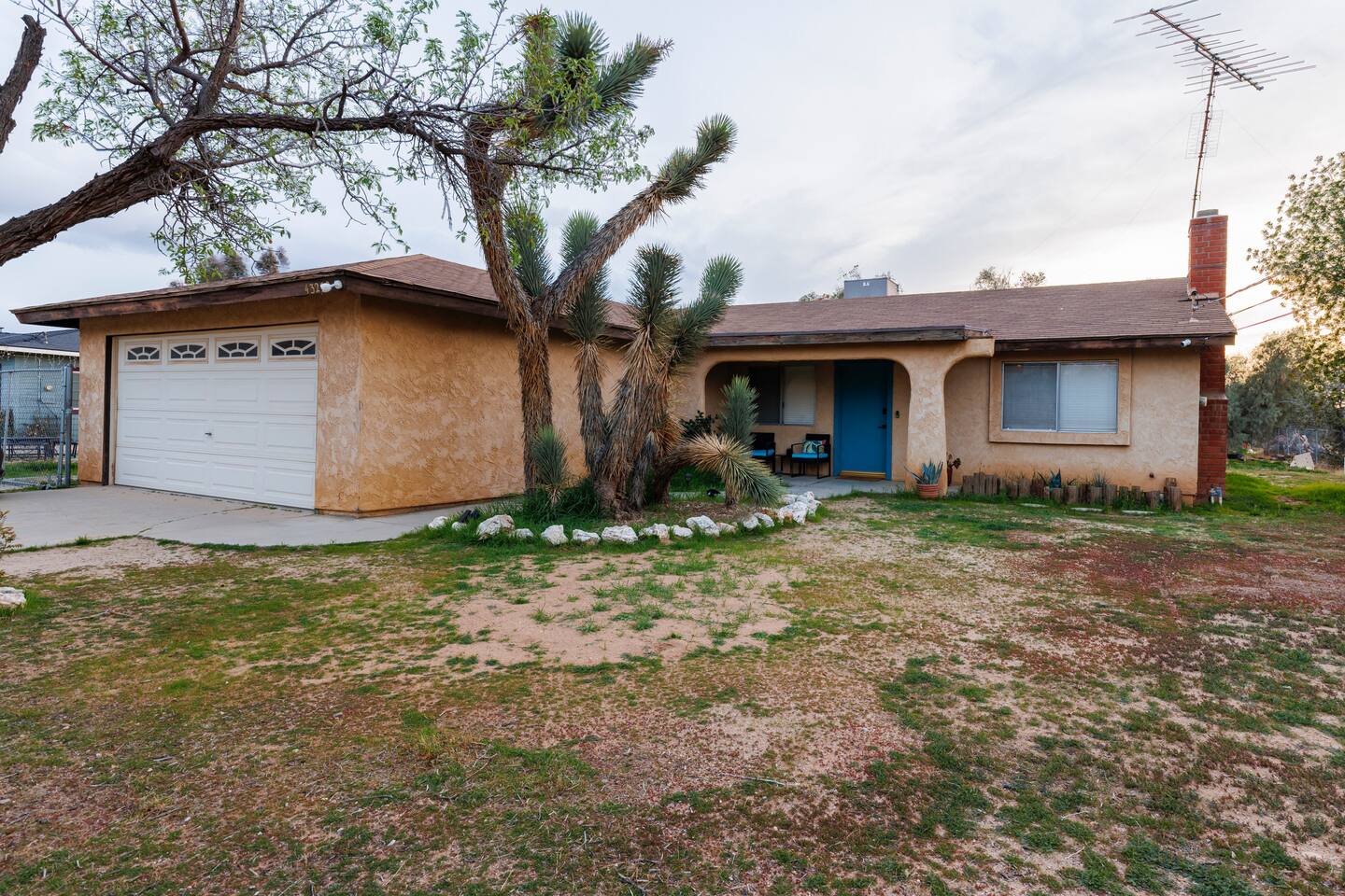 Quaint Vintage Ranch Style - 4BR* 2BA* Sleeps 10*