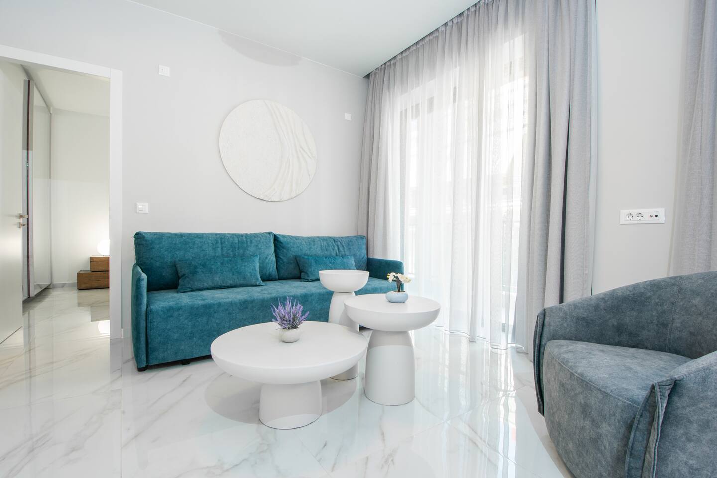 Oikos luxury central apartment
