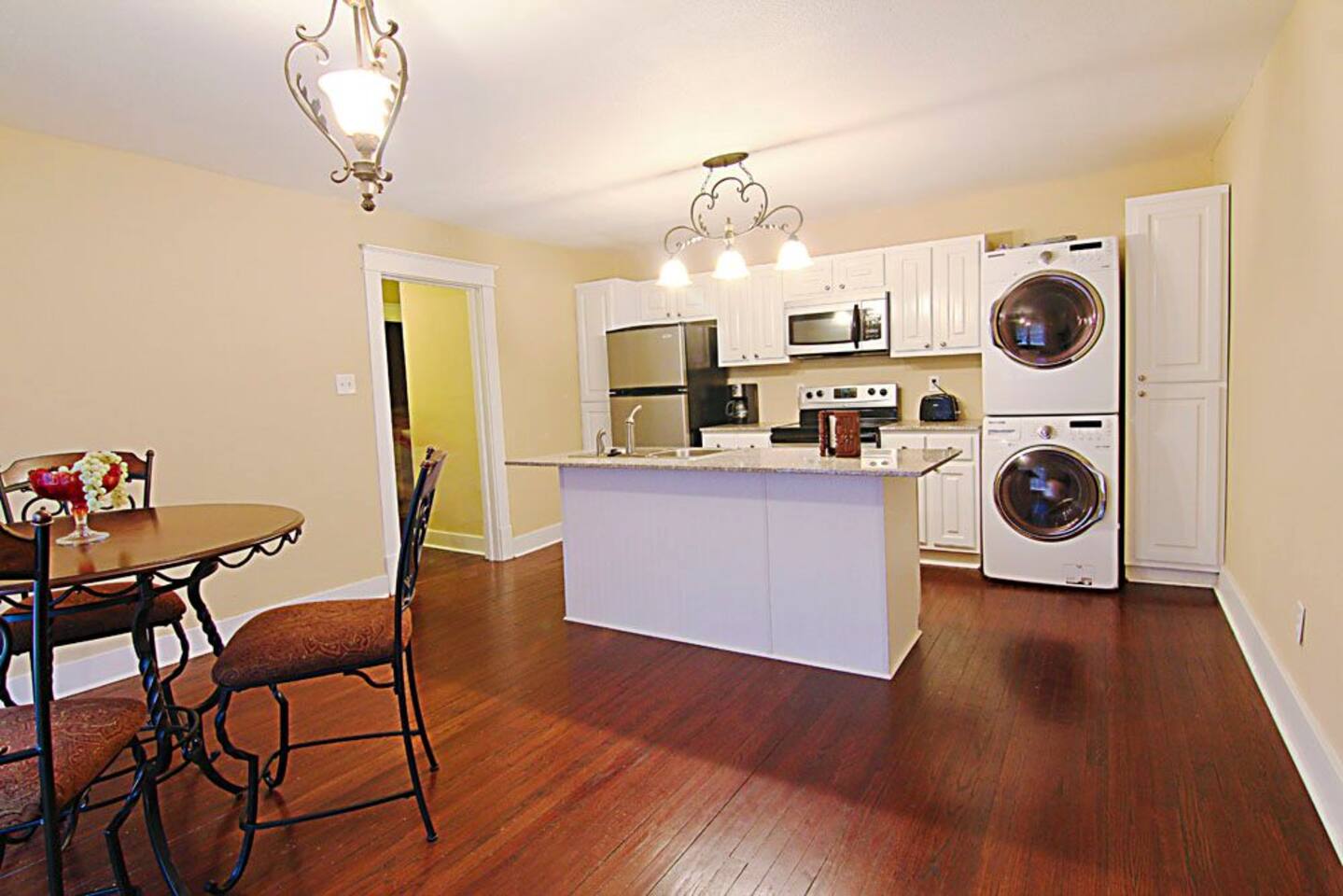 Downtown Florence 2BR Condo Walk to UNA & Food/Ent
