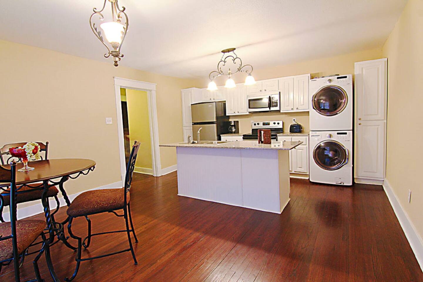 501#D - Right Downtown with Balcony/Full Kitchen!