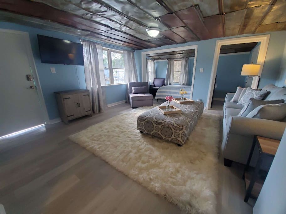 #4 ON THE LAKE! Pontoon Available! Close to town!