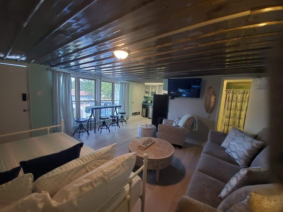 #2 - Lake Condo Right on Wilson lake!Two piers!