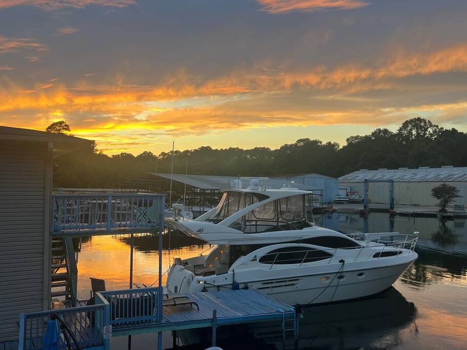 #1 Right on the lake! two piers! Great fishing!