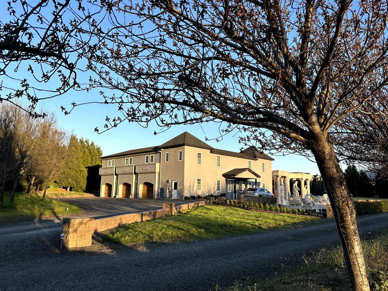 Chateau Herbe ~Miranda Carriage House Apartment