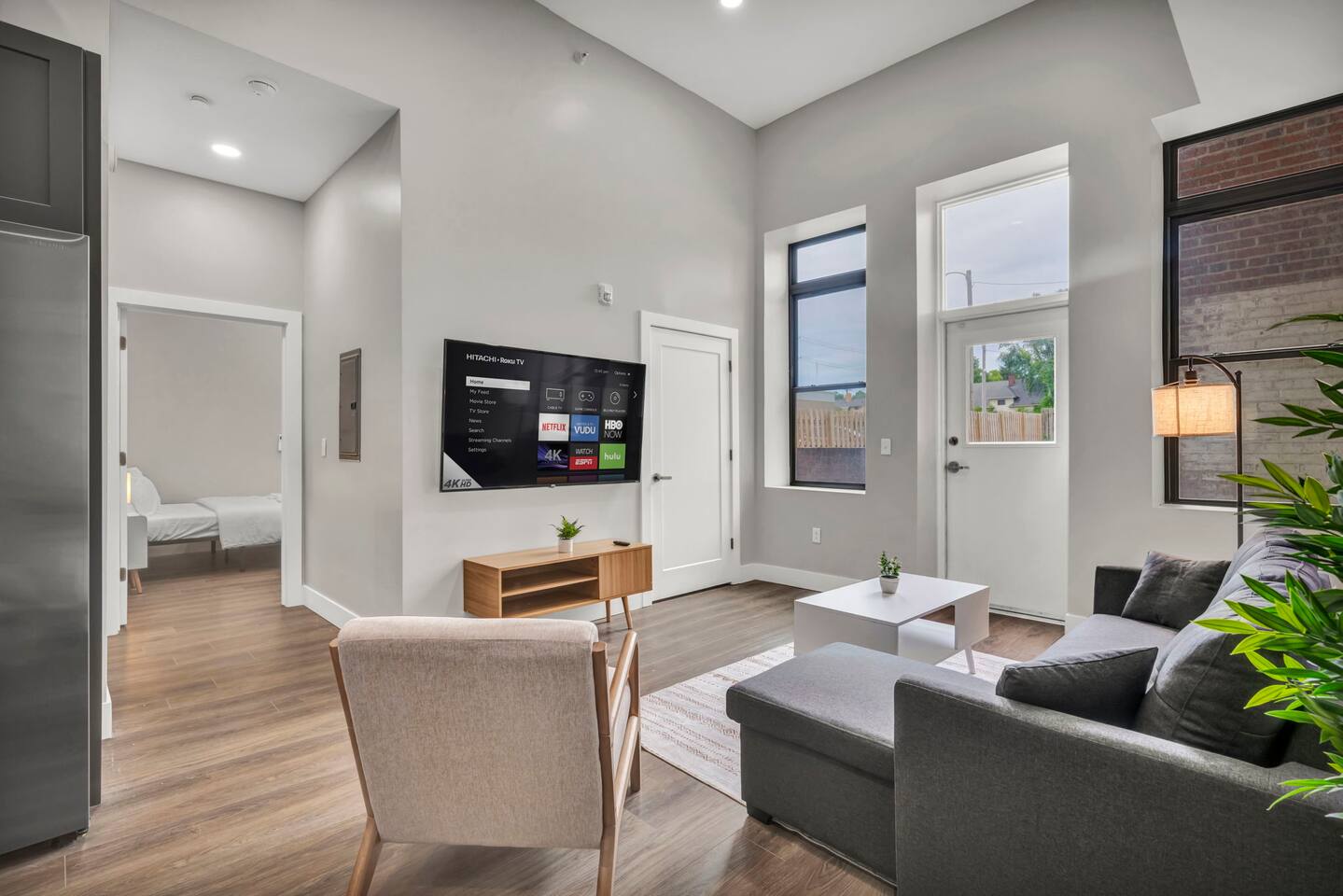 3Bd+65"TV+Crib+8 Min Away from DT CLE