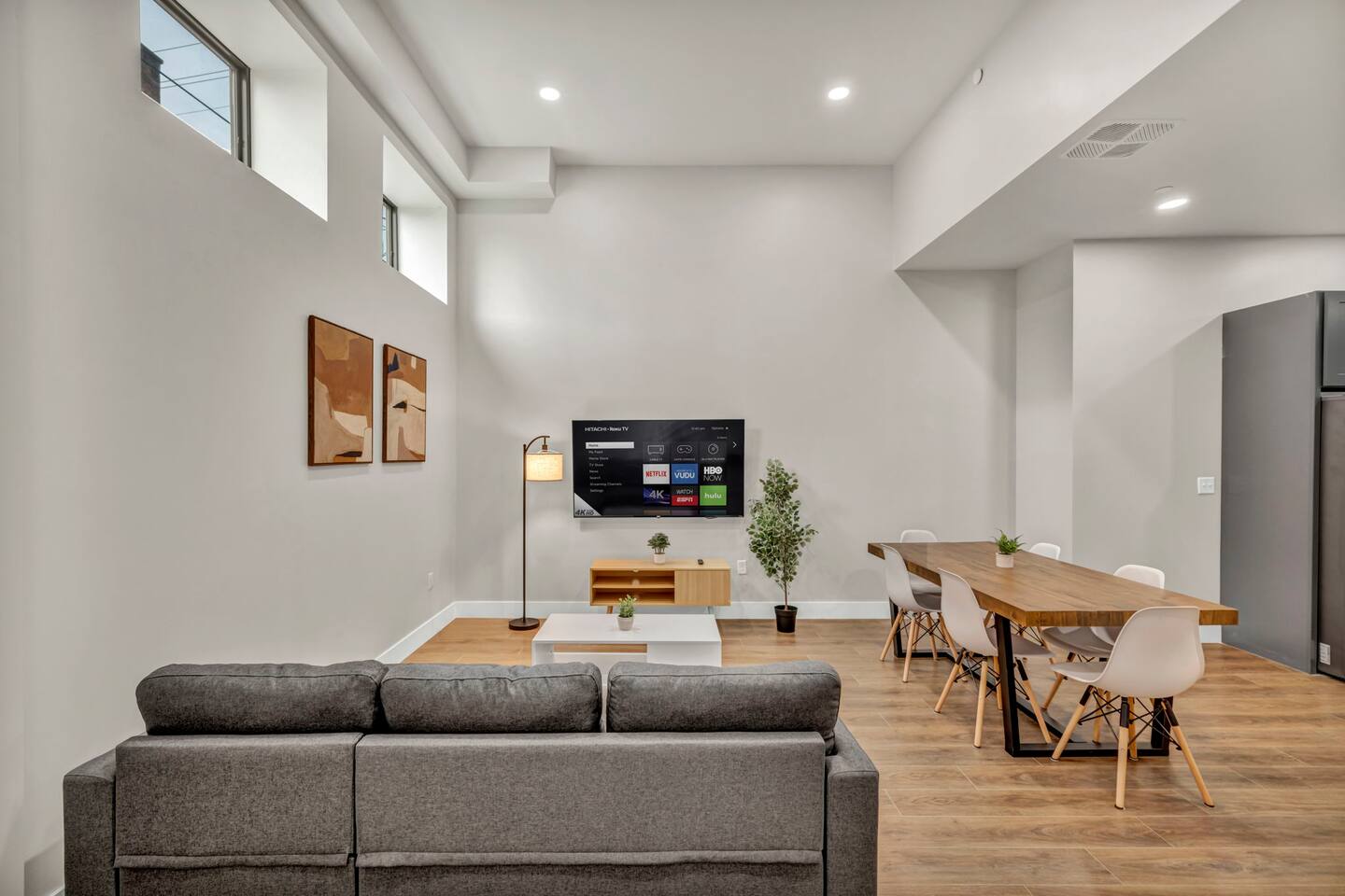 3Bd+65"TV+Crib+8 Min from DT CLE