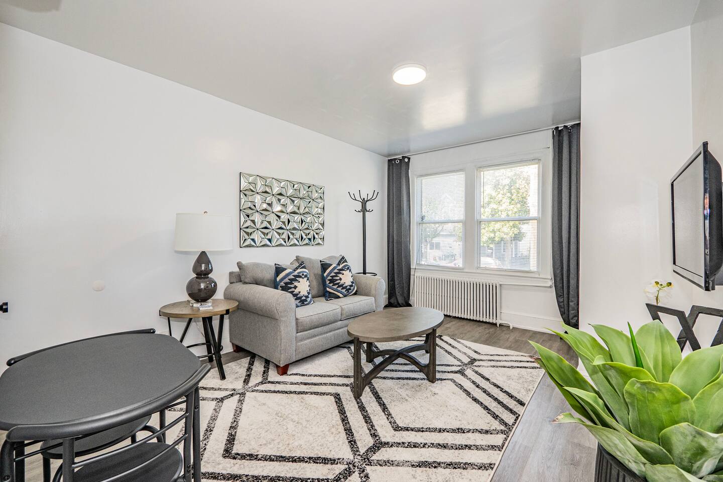 Bright DC Retreat Extended Stays Welcome w/Parking