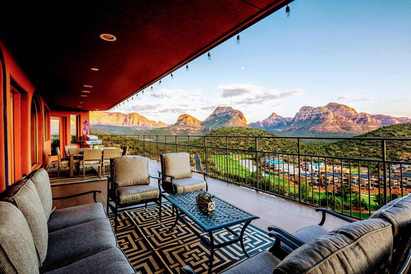 Zen Retreat, Amazing Views, Minutes to Attractions