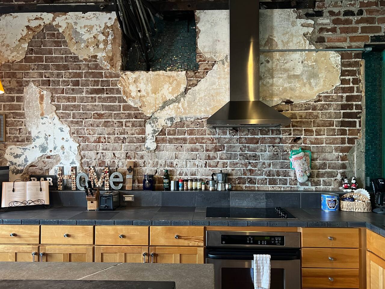 Penthouse on Broughton w/ Reserved  Parking