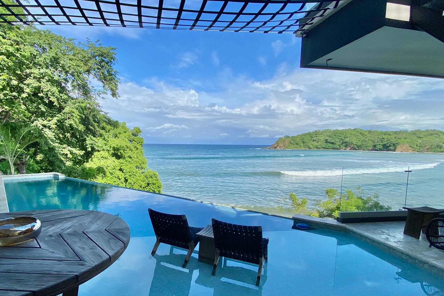 Beachfront Surf Suite #1 | Gated & Staffed  +Bfast