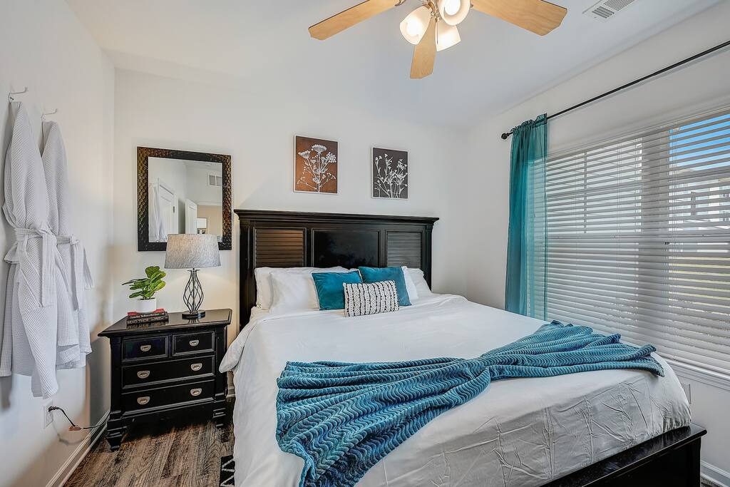 Lake View 2BR/2BA Suite Nr DWTN & NAS w/POOL & Gym