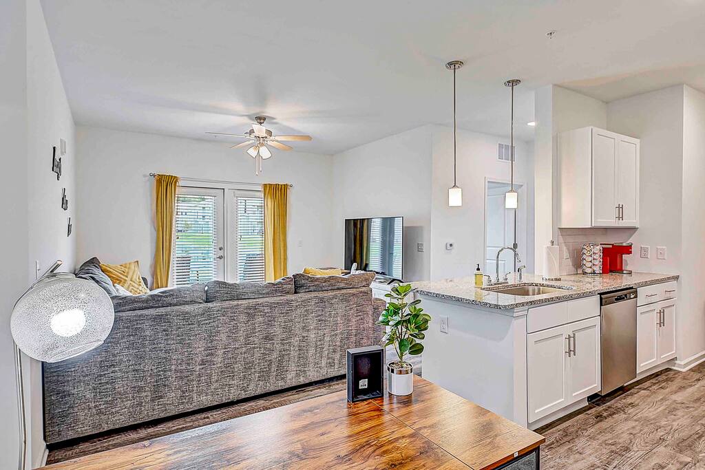 Lake View Suite - POOL, Pet frdly, Nr DTWN NasJax