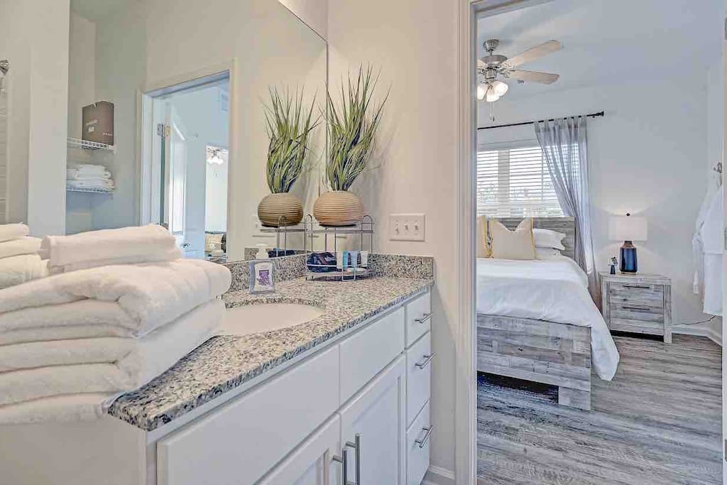 PrimRose steps to Pool, Gym Nr. NAS JX, Dtwn, I295