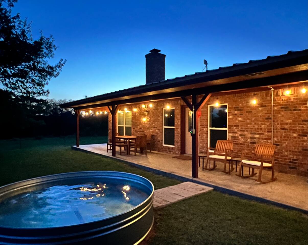 3 BR near Fossil Rim, Family Friendly, Flower Farm