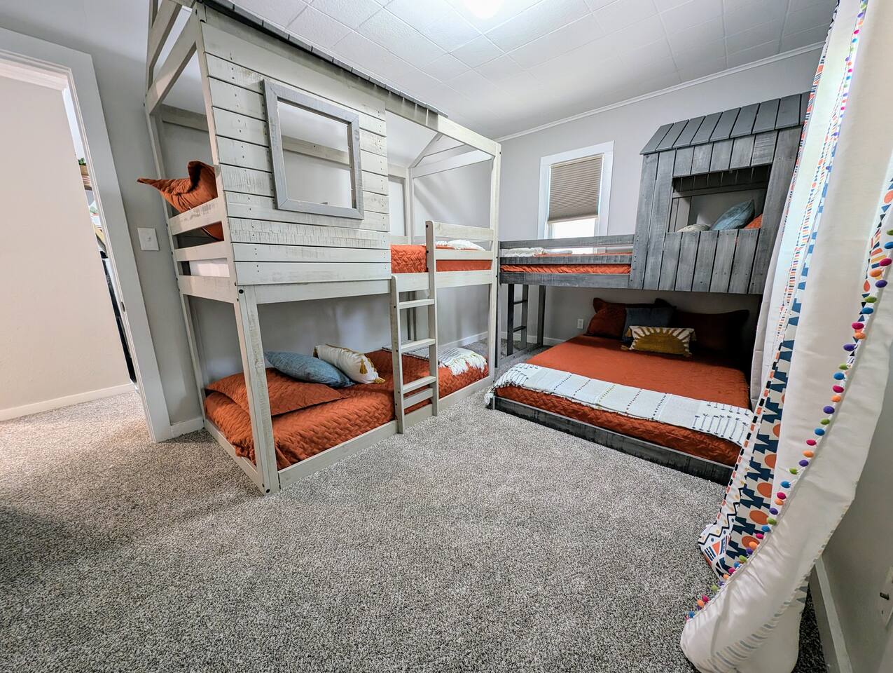 Bunk Room! Great Location