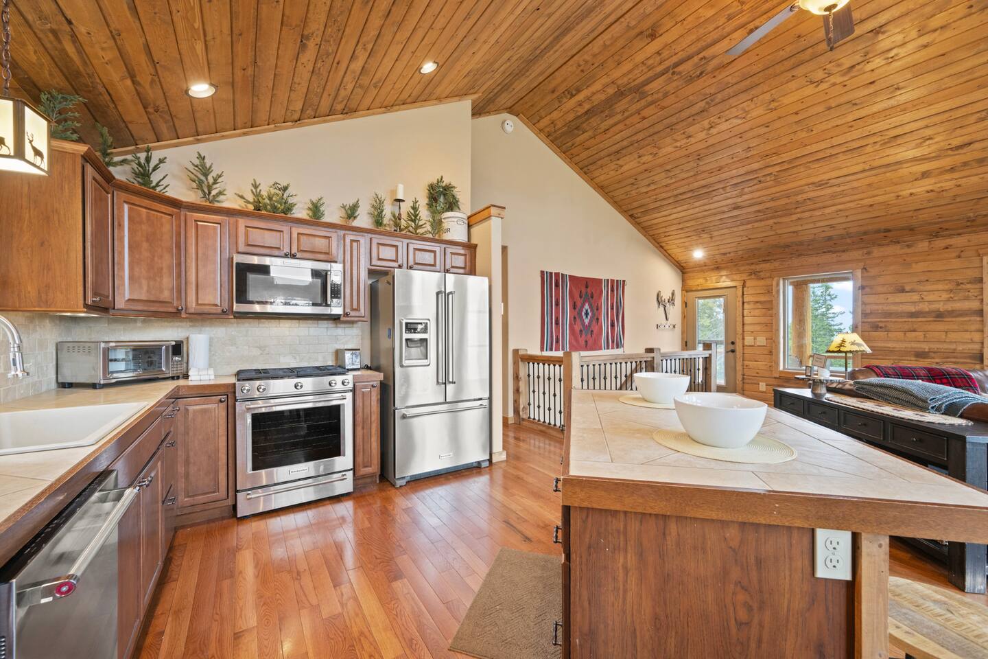 Mountain View Alpine Estate Private Fairplay Cabin with Hot Tub Fire Pit and Forest Views — 5