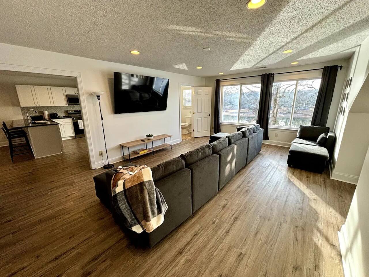 Lakefront Villa 2 | Dock Access