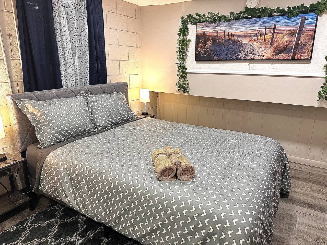 Serene Cityscape Sanctuary; Queen Bed-Near DT INDY