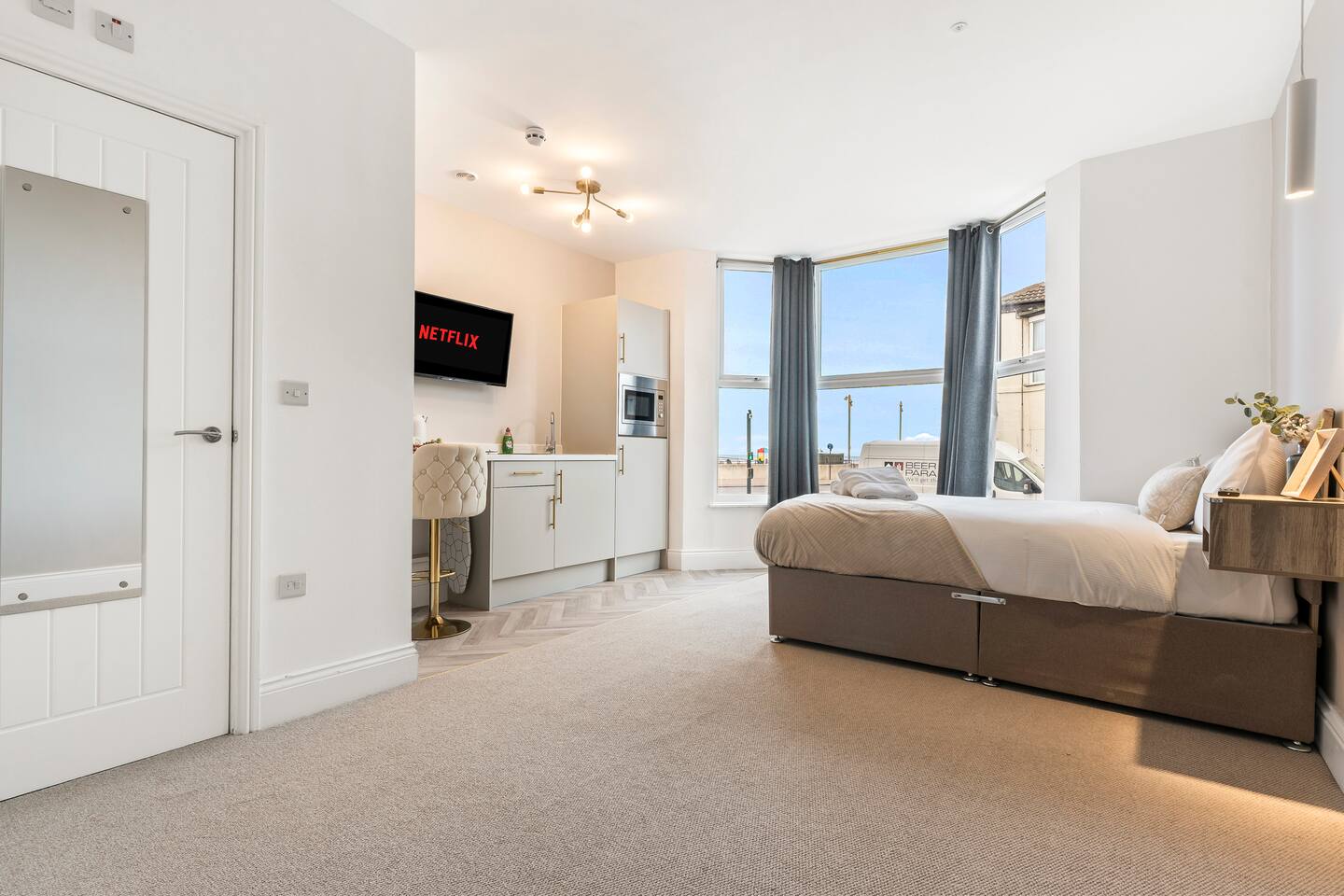 Bowles Hotels | Beachfront Seaview Parking #2