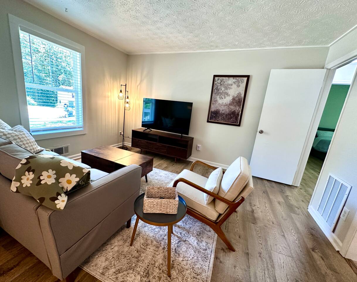 Beautiful Duplex Apartment w/ Ample Parking!