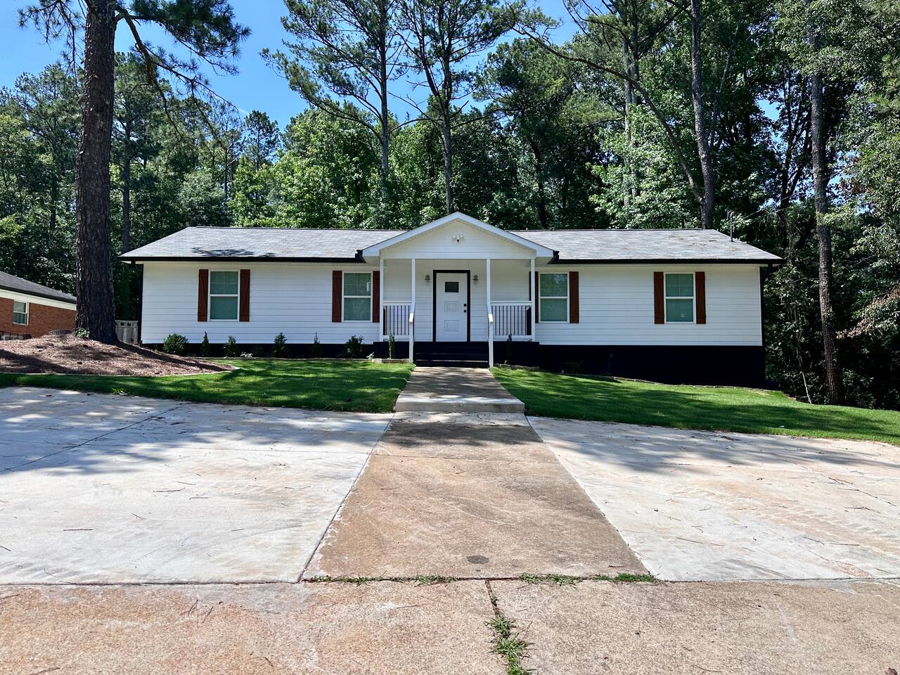 Charming Home w/ 4 Bedrooms & 4 Bathrooms!