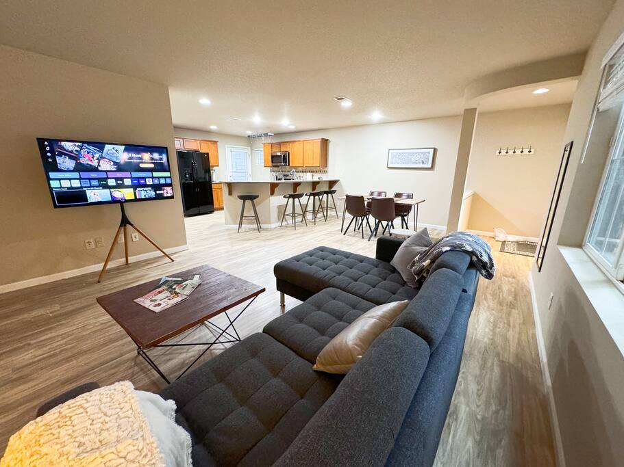 Charming 3B house with WiFi, AC, King bed