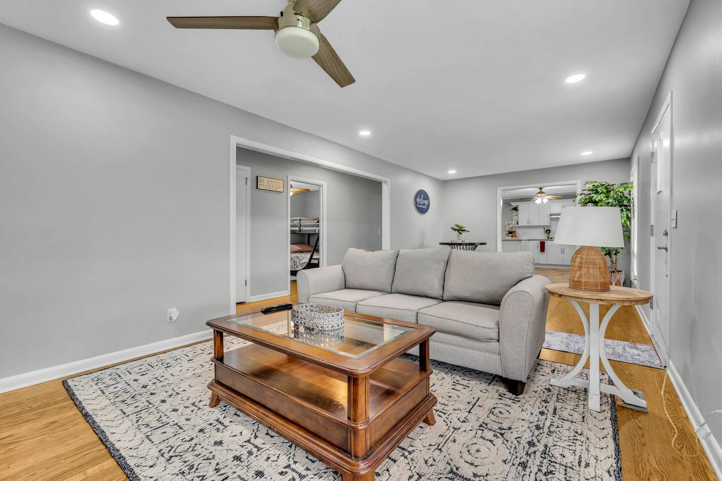 Double Diamond Rentals-Spacious 4 - Bedroom Gem