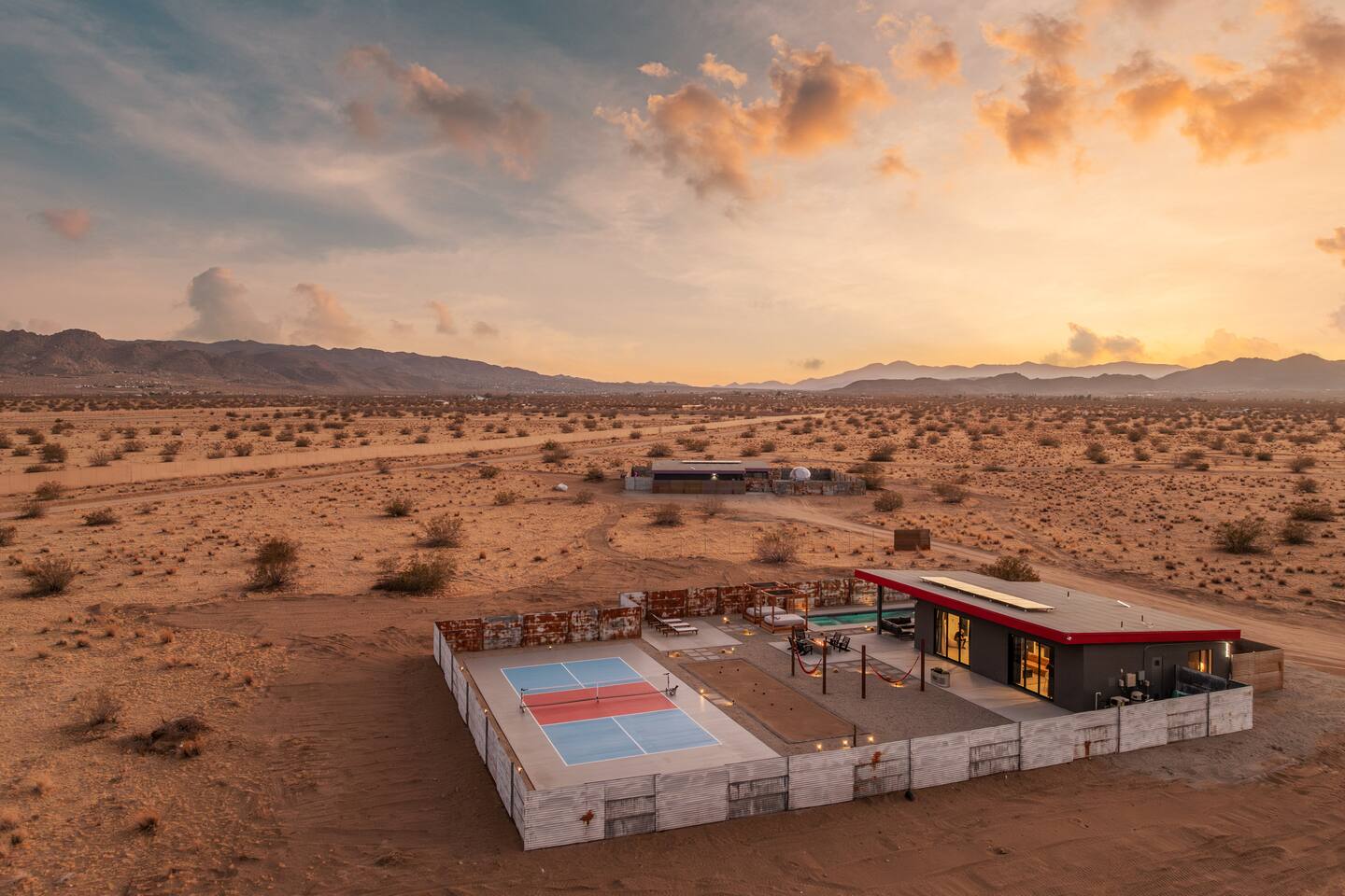 Joshua Tree Oasis • Pickleball • Pool • Jacuzzi