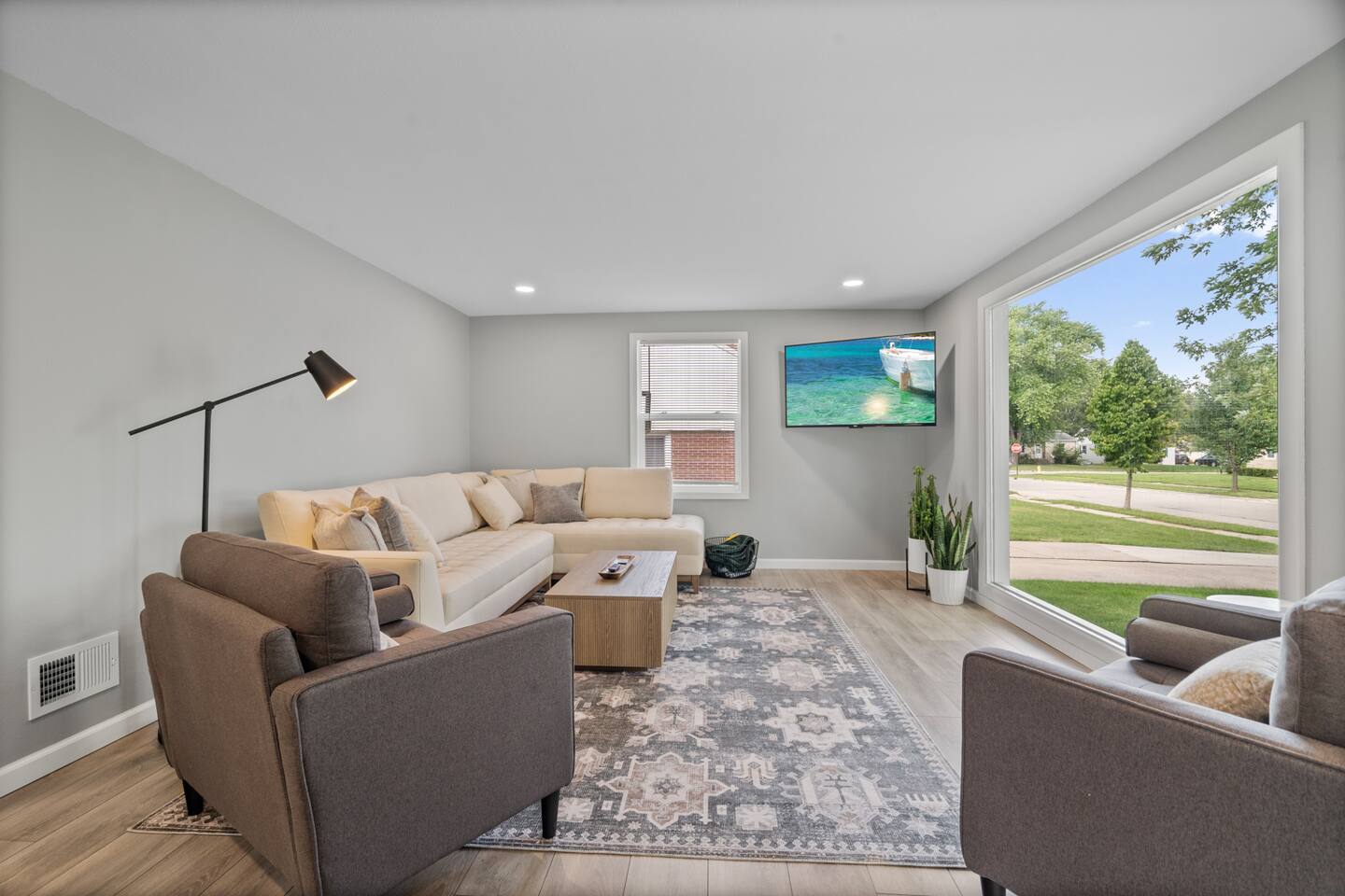 Titletown Stay! Modern Updates - 6 Beds