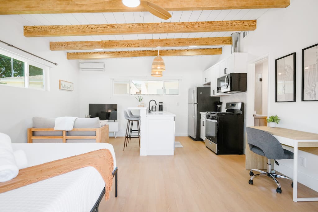 Renovated Cali chic studio w/ AC