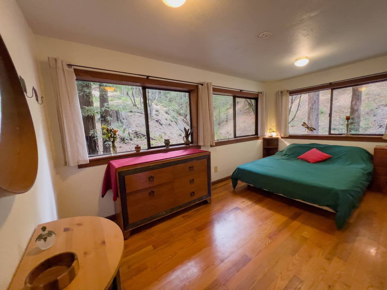 Little House in the Redwoods with hot tub!