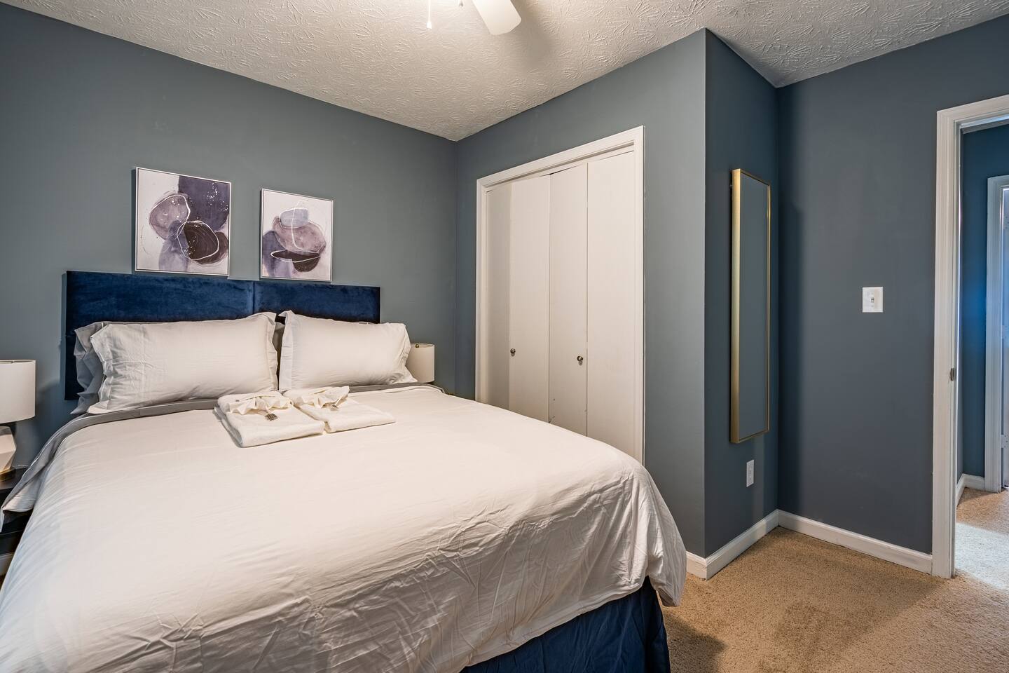 Beautiful and comfortable room by Deity Villas