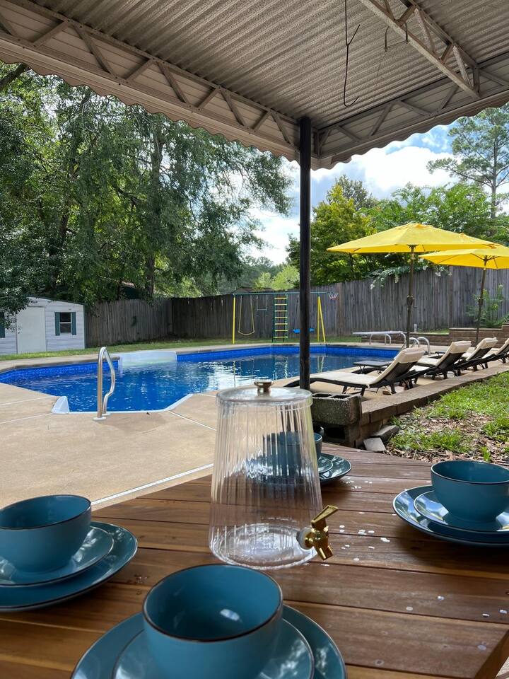 Bright 5BR Villa w/POOL | 13 mi. to Ft. Benning &