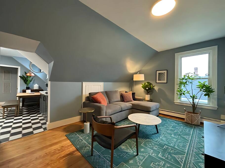 The Cascade Crib: Portland Vibes, Homey Feel