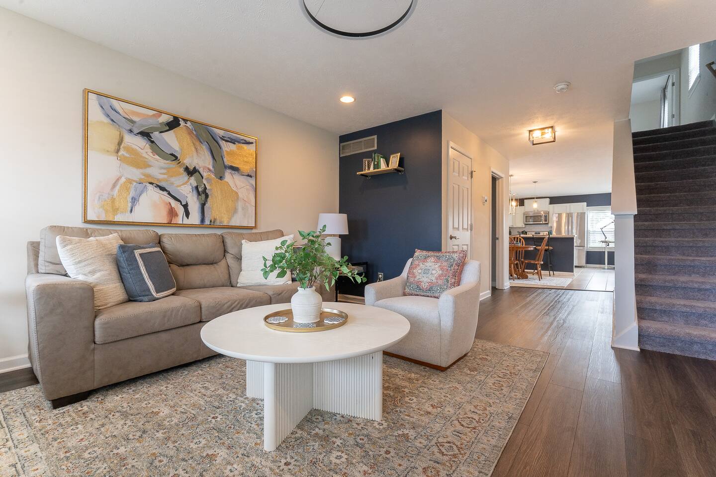 Steps to Lucas Oil | Hot Tub + Pet Friendly - Holiday Home