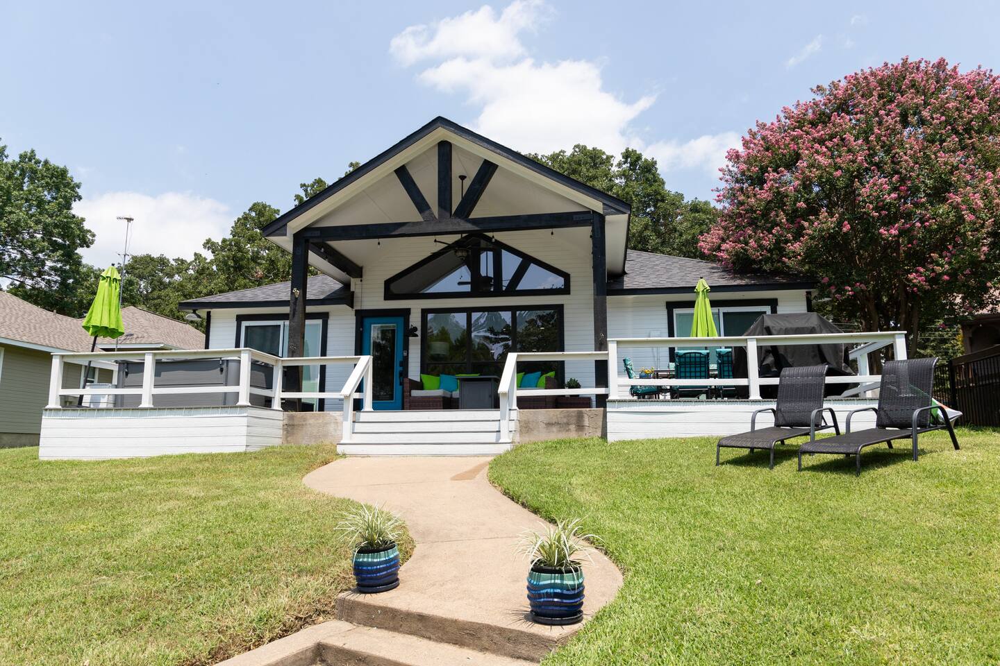 The Good Earth Boathouse - Cedar Creek