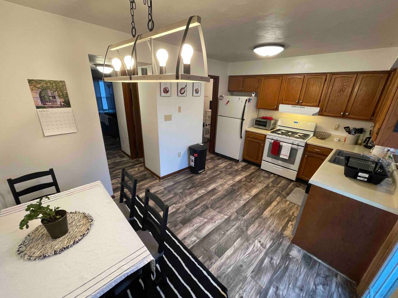 Private Queen room near Hospital in 2BR House