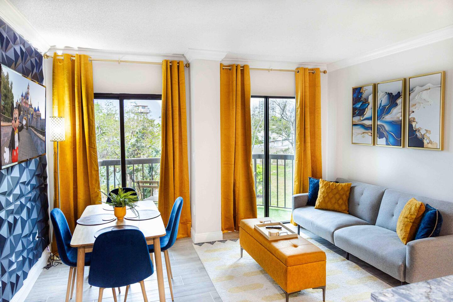 Cozy 2 bedroom apartment 1 mile from Universal Studios