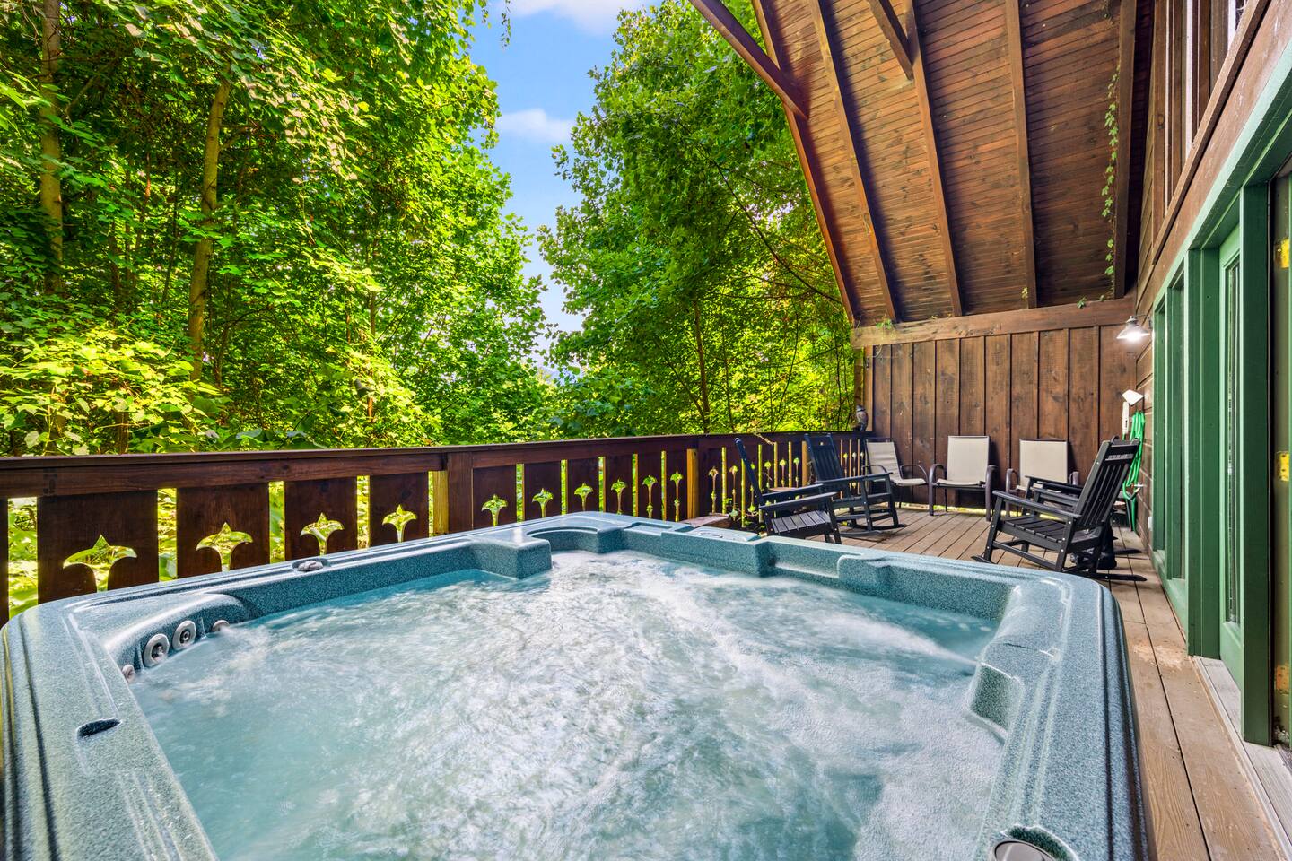 Fall Foliage View! Hot Tub, Theater, Pool Table