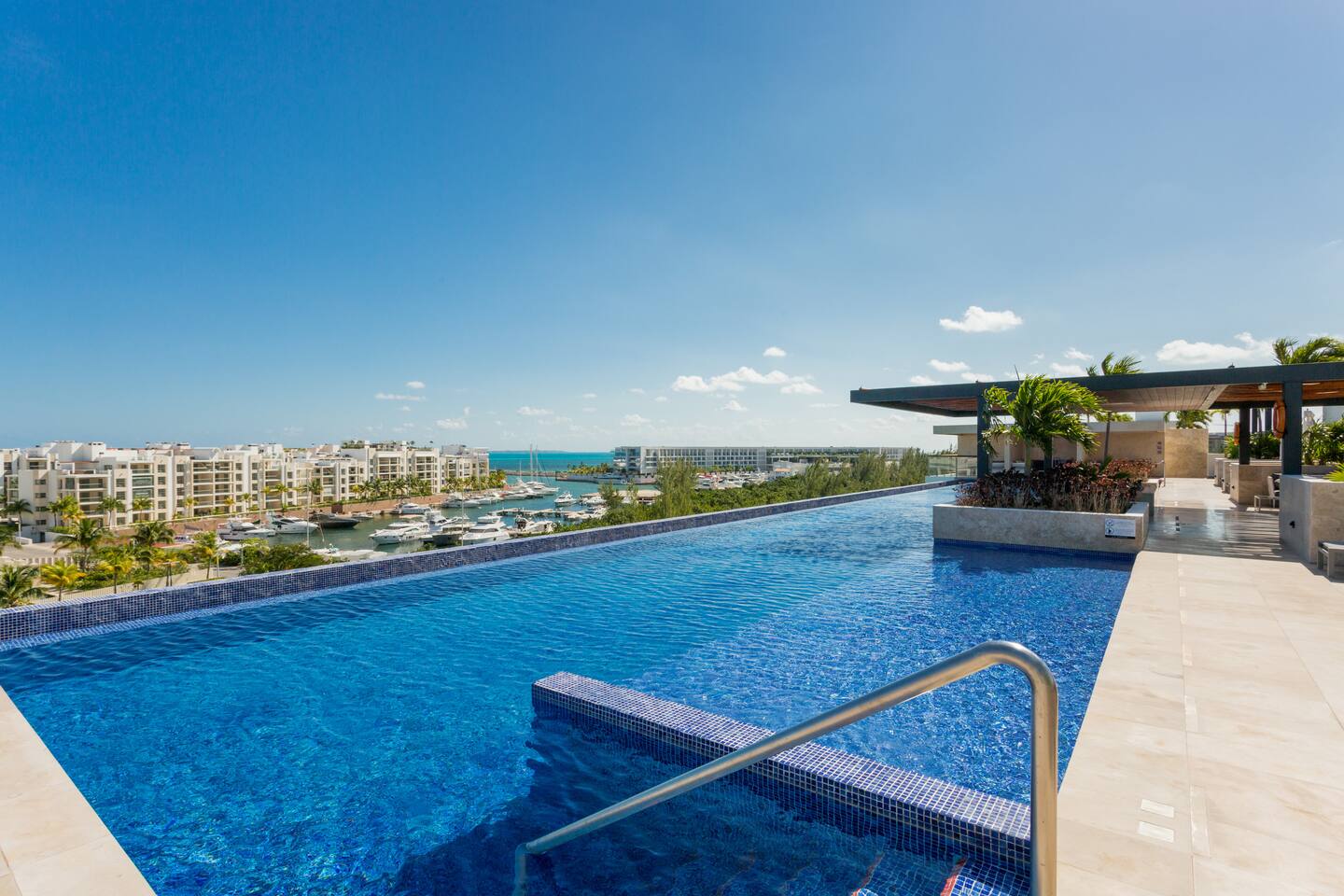 Luxury Apartment + Private Beach Access + Pool