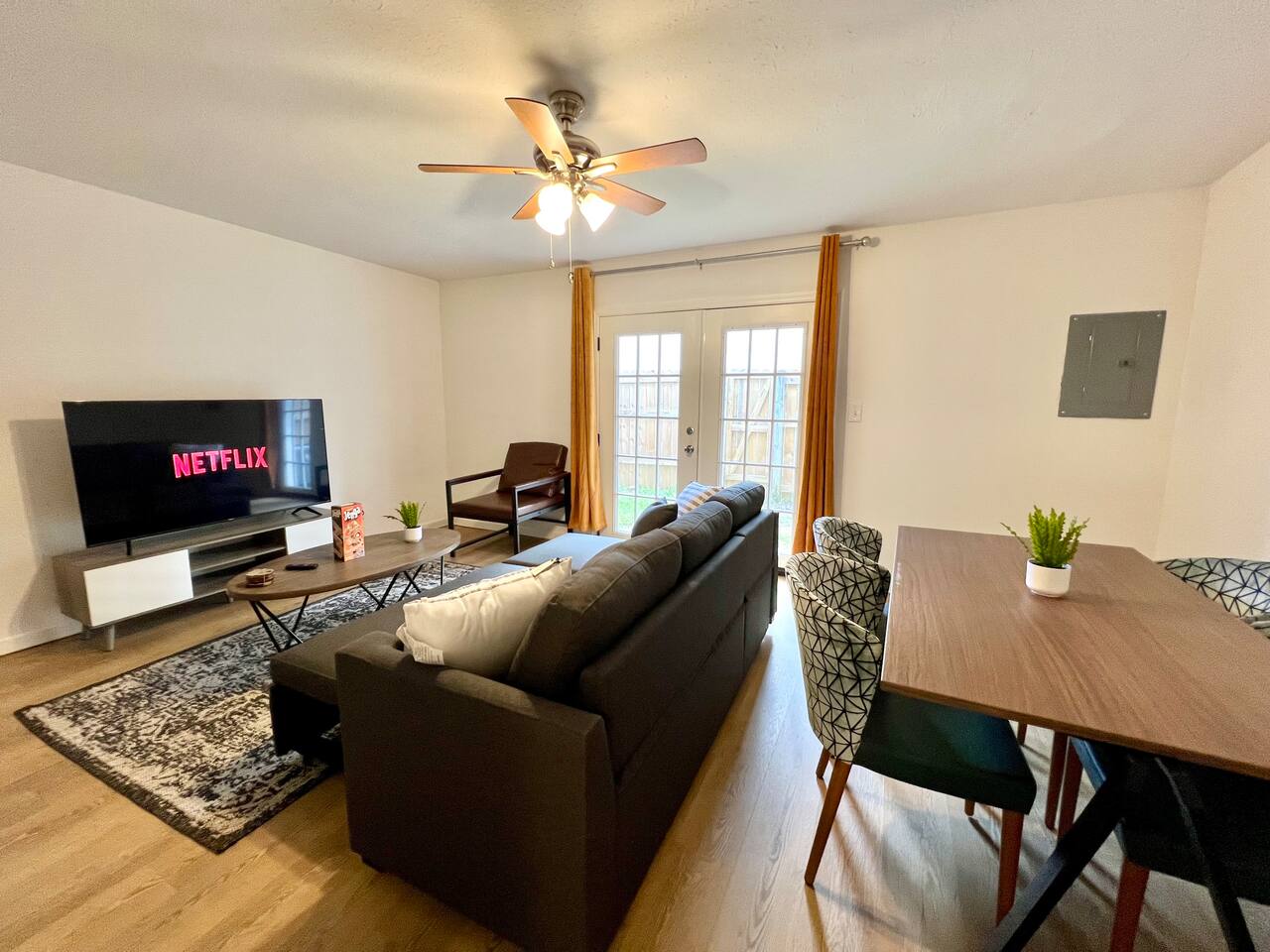 Sweet Cozy MSU 2 BR with Patio
