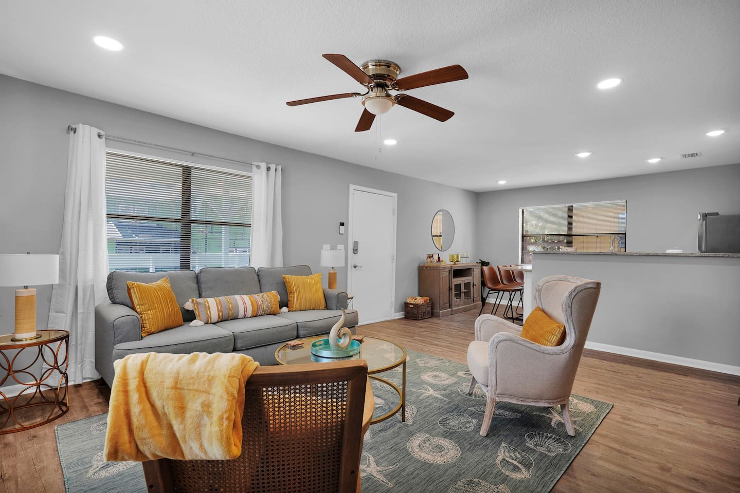 Coastal Retreat~5min to Beach&Downtown~Sleeps7~Pet